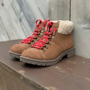 Winter Boots. Vintage style. Women’s size 7.5.